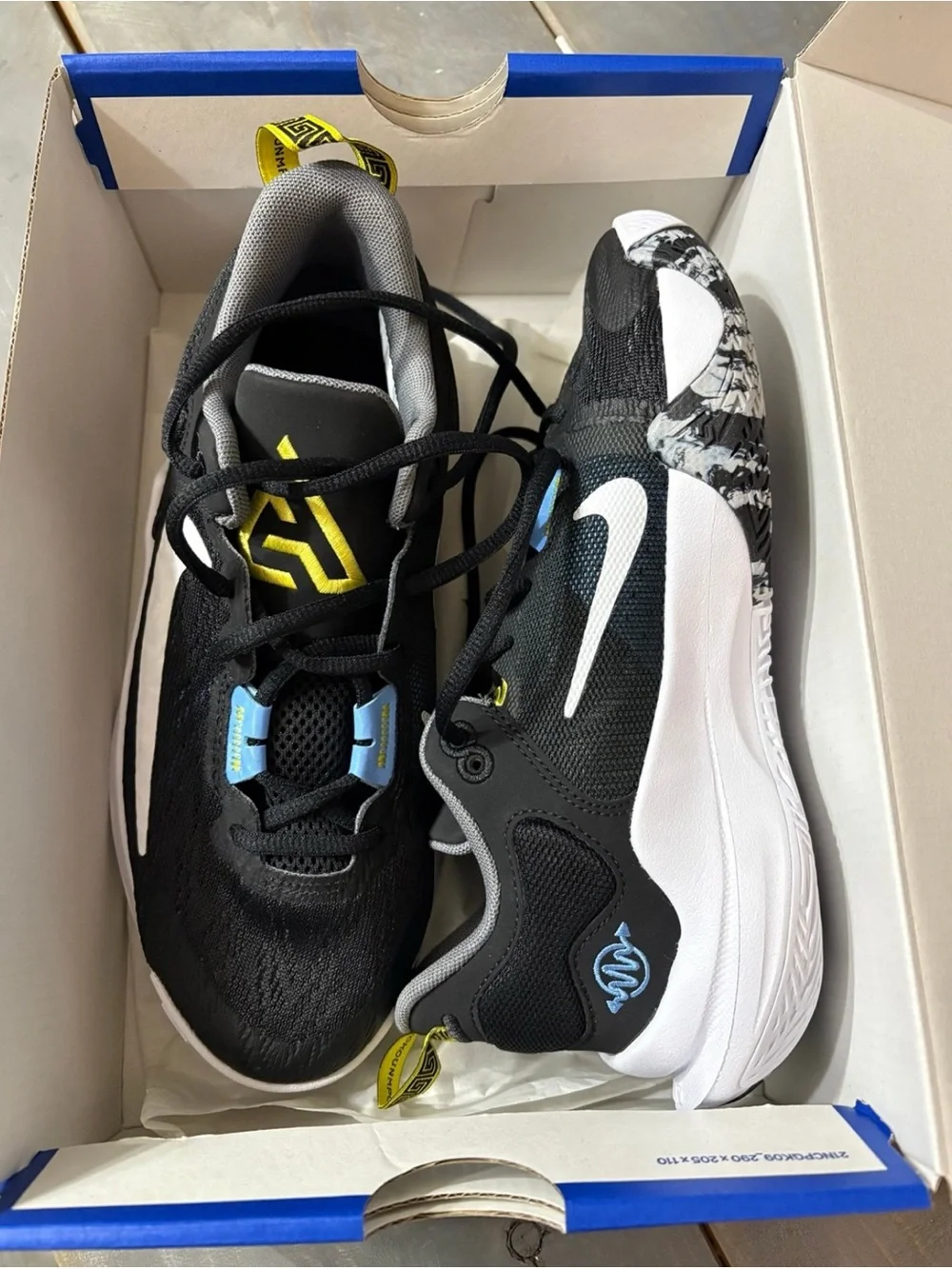 Nike Giannis brand new